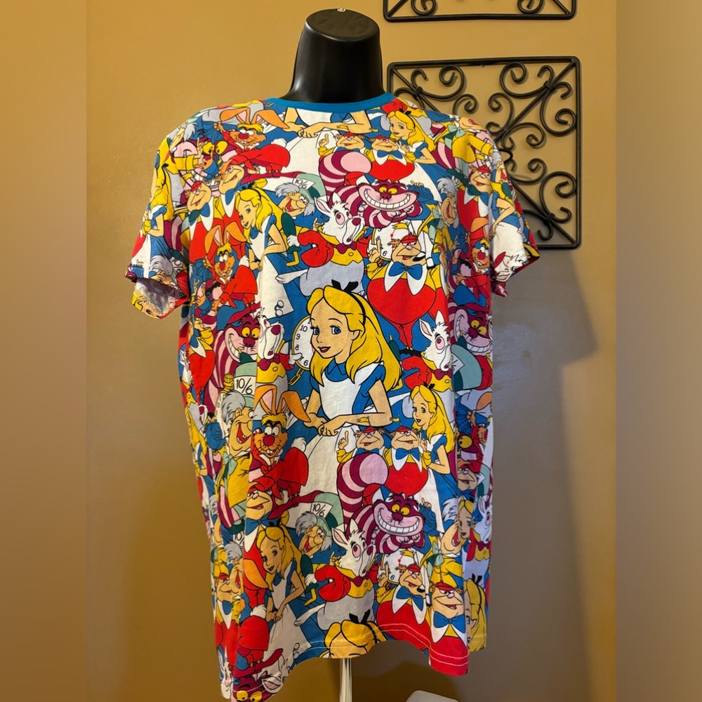 Disney Cakeworthy Alice and Wonderland AOP size Medium